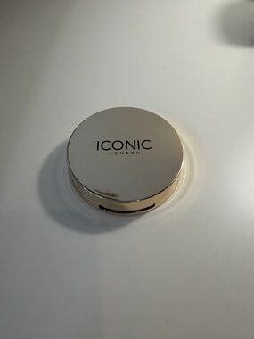 ICONIC London highlighter
